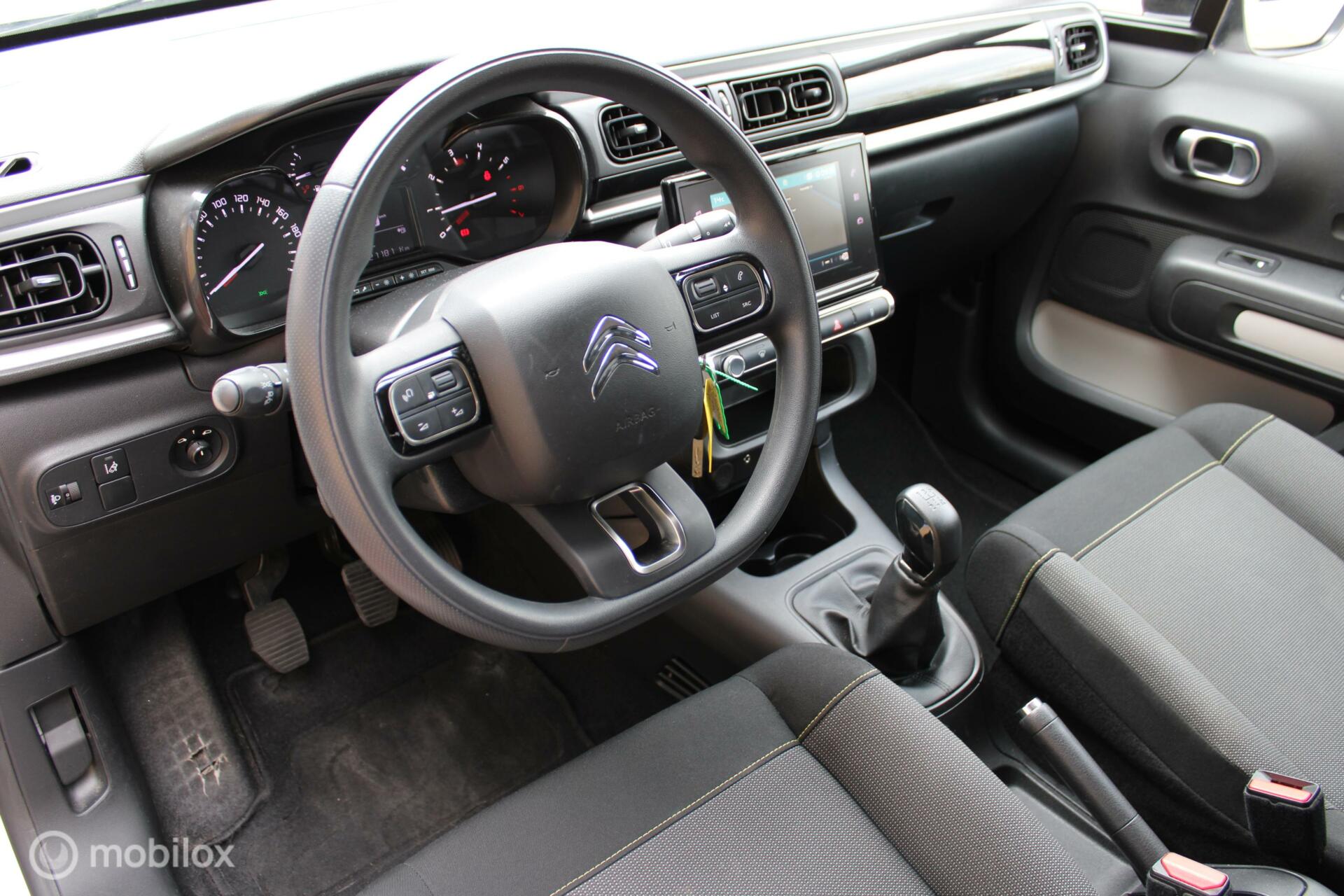 44121072-3.jpg
